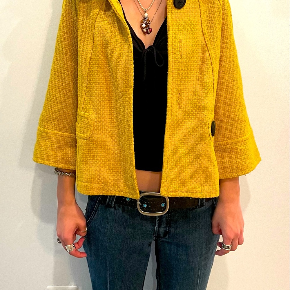 VINTAGE WOVEN cropped, 3/4 length sleeve 1960’s women’s suit jacket.